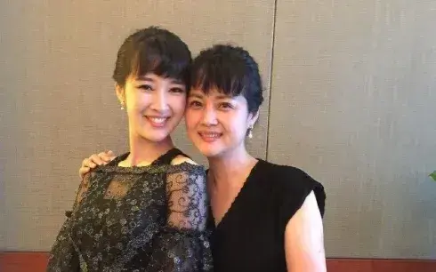 茹萍：头婚失败，二婚嫁影帝恩爱22年，今儿女继承衣钵生活美满-图4